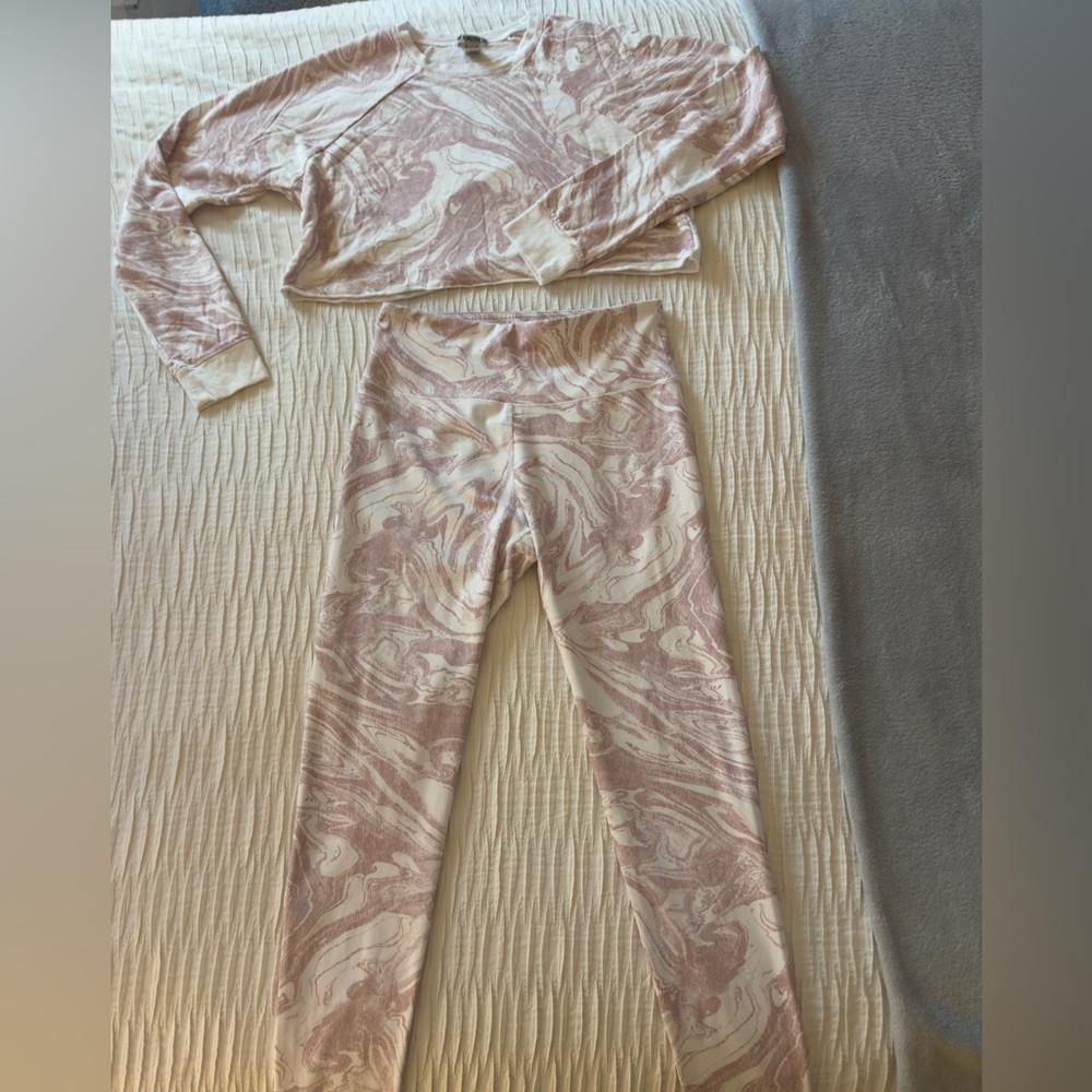 Forever 21 Medium Pink and Cream Marble Active Set